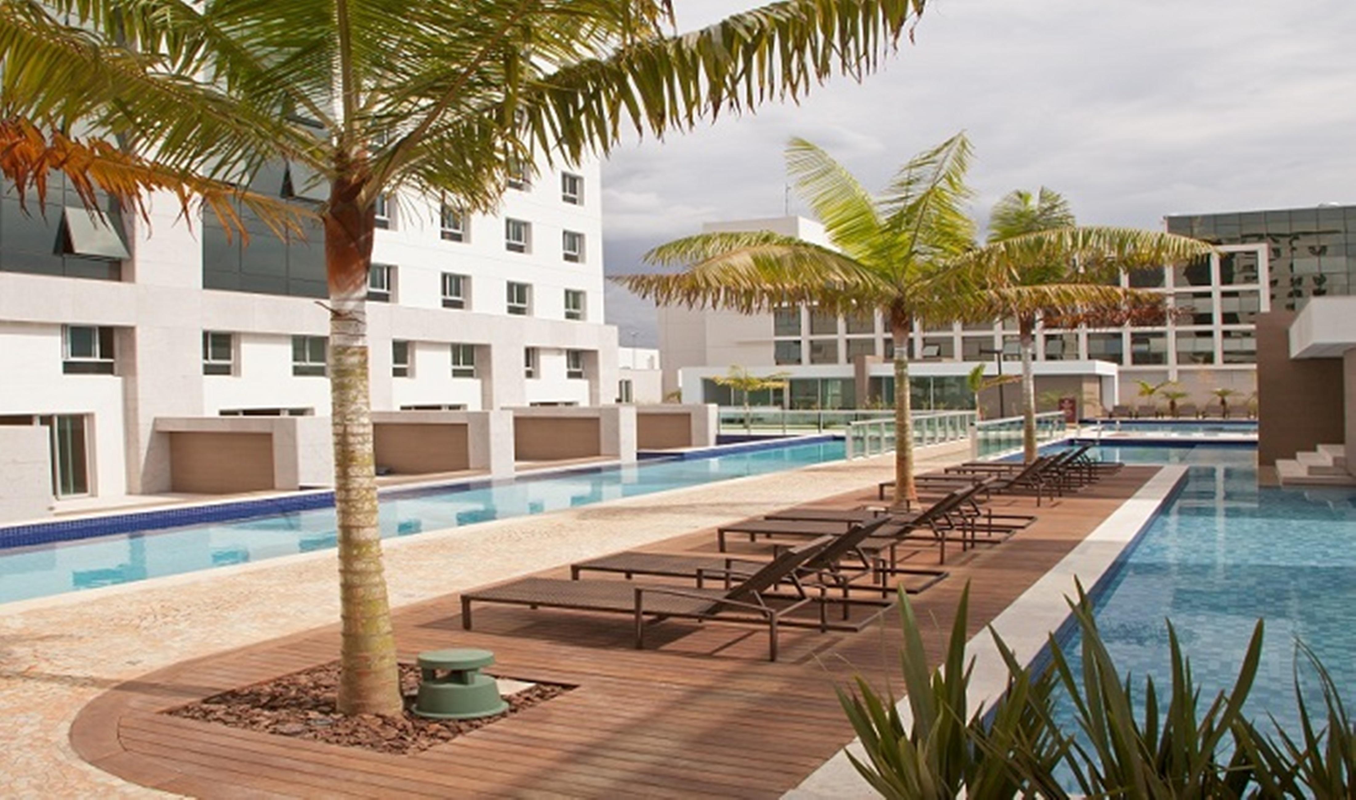 巴西利亚尊玉蓝树酒店 Candangolandia 外观 照片 The swimming pool at the hotel