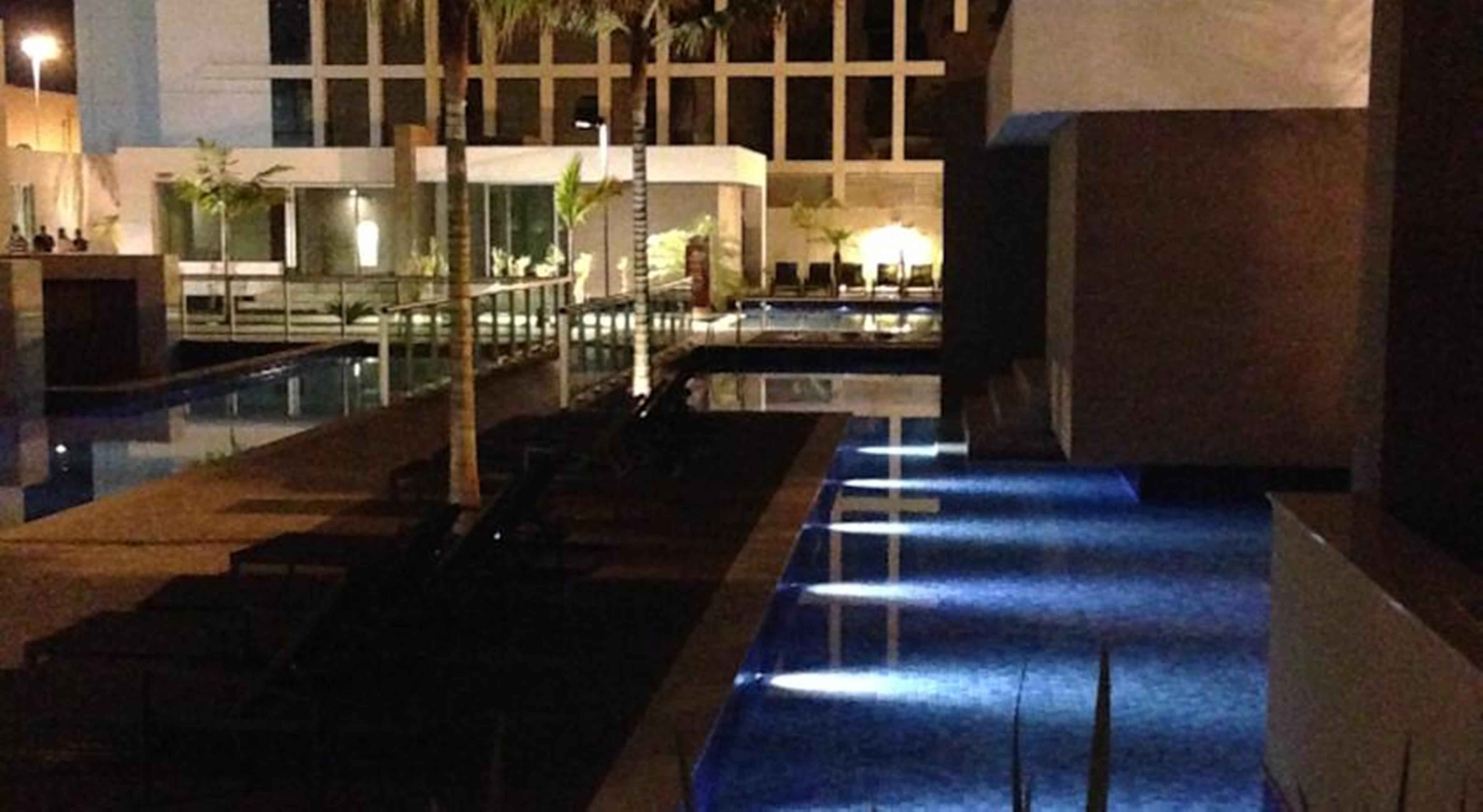巴西利亚尊玉蓝树酒店 Candangolandia 外观 照片 The pool at the hotel