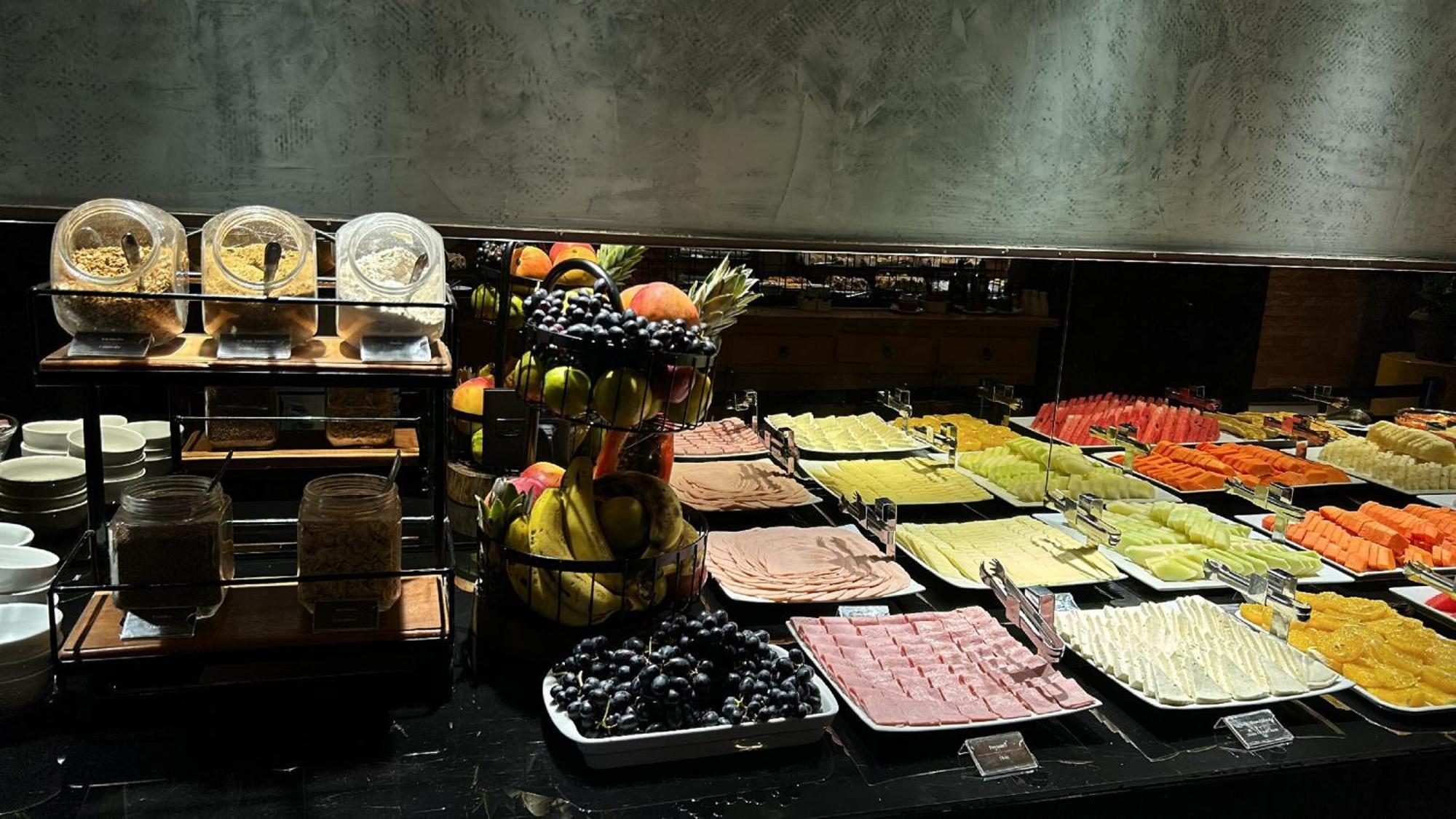 巴西利亚尊玉蓝树酒店 Candangolandia 外观 照片 A buffet at a hotel