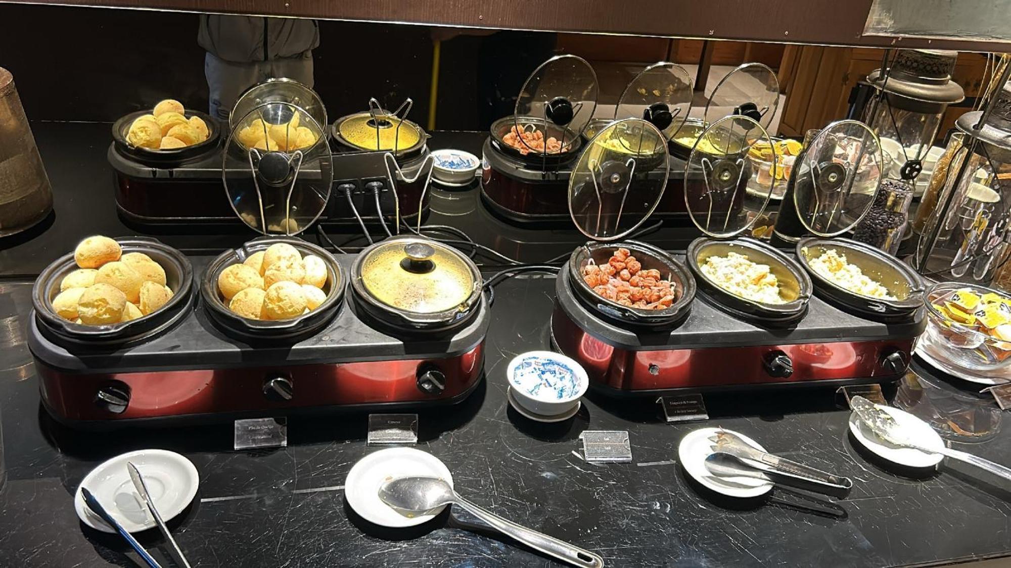 巴西利亚尊玉蓝树酒店 Candangolandia 外观 照片 A selection of dim sum at a buffet